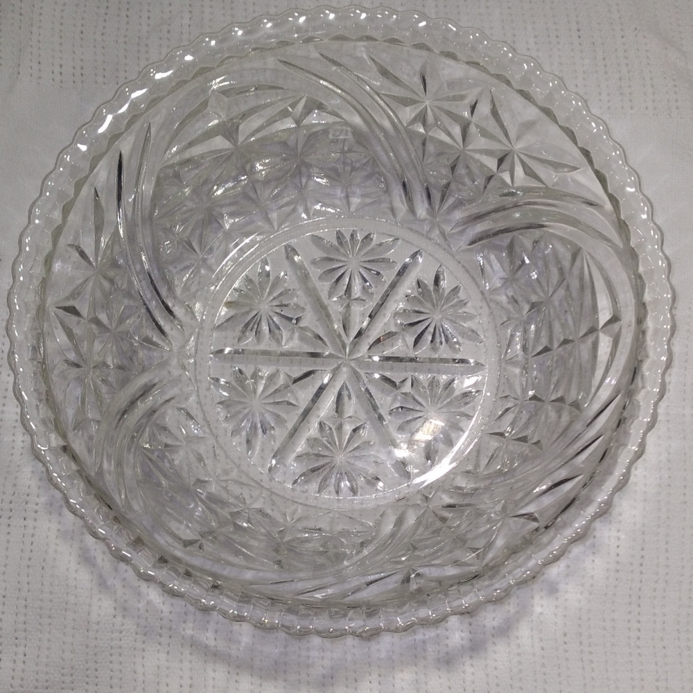 Vintage Clear Glass Serving/ Fruit Bowl